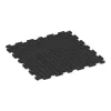 Aufsicht auf die Unterseite, also die Bodenseite von WARCO-Formteil 0230 - Bodenschutzmatte 1,8 cm HD – Fitness im Format 1000 x 1000 x 18 mm.