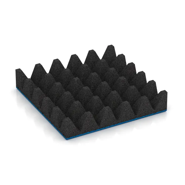 Aufsicht auf die Unterseite, also die Bodenseite von WARCO-Formteil 0735 - Fallschutzplatte im Format 500 x 500 x 100 mm.