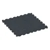 Aufsicht auf die Unterseite, also die Bodenseite von WARCO-Formteil 1131 - Fitnessboden Kompakt im Format 970 x 970 x 16 mm | 0,94 m².