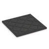 Aufsicht auf die Unterseite, also die Bodenseite von WARCO-Formteil 6418 - Fallschutzplatte – 90 cm im Format 50 x 50 x 3 cm | 0,25 m².