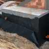Typische Verlegung oder Einbausituation für den Artikel 0028 von WARCO - ALLESDICHT – Flüssigabdichtung, Farbton Schwarz in der Abmessung 11 kg | 3,3 m².